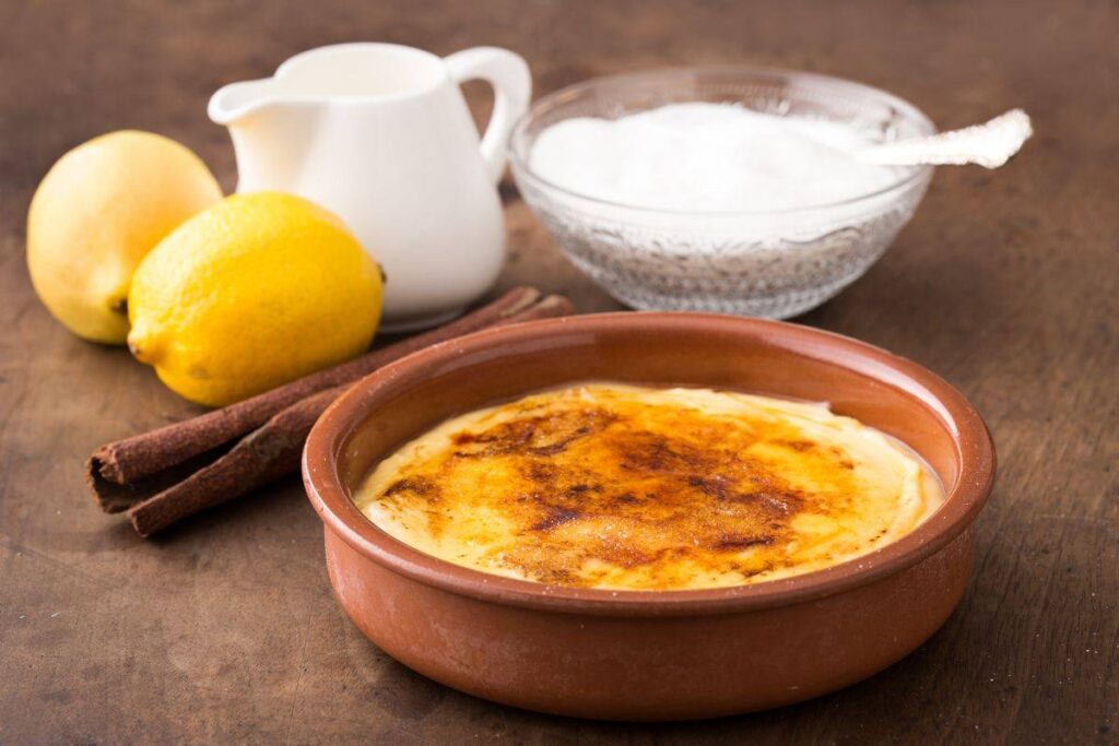 Crema catalana, receta tradicional de España, receta de barcelona, cataluña